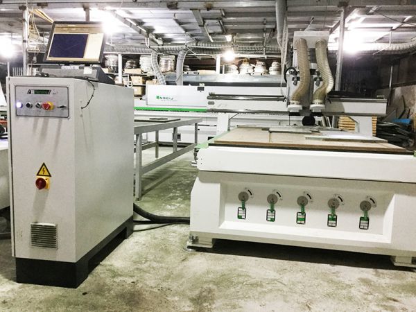 Gia công cánh Acrylic không đường line